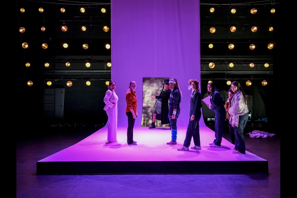 Actors performing in Everybody