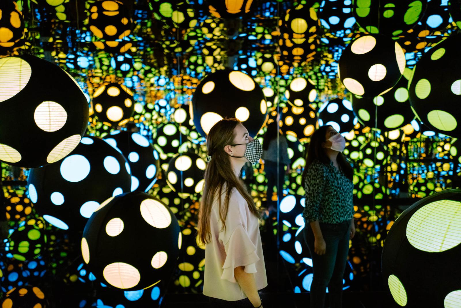 Yayoi Kusama’s "Infinity Mirrored Room—My Heart Is Dancing into the Universe" (2018)