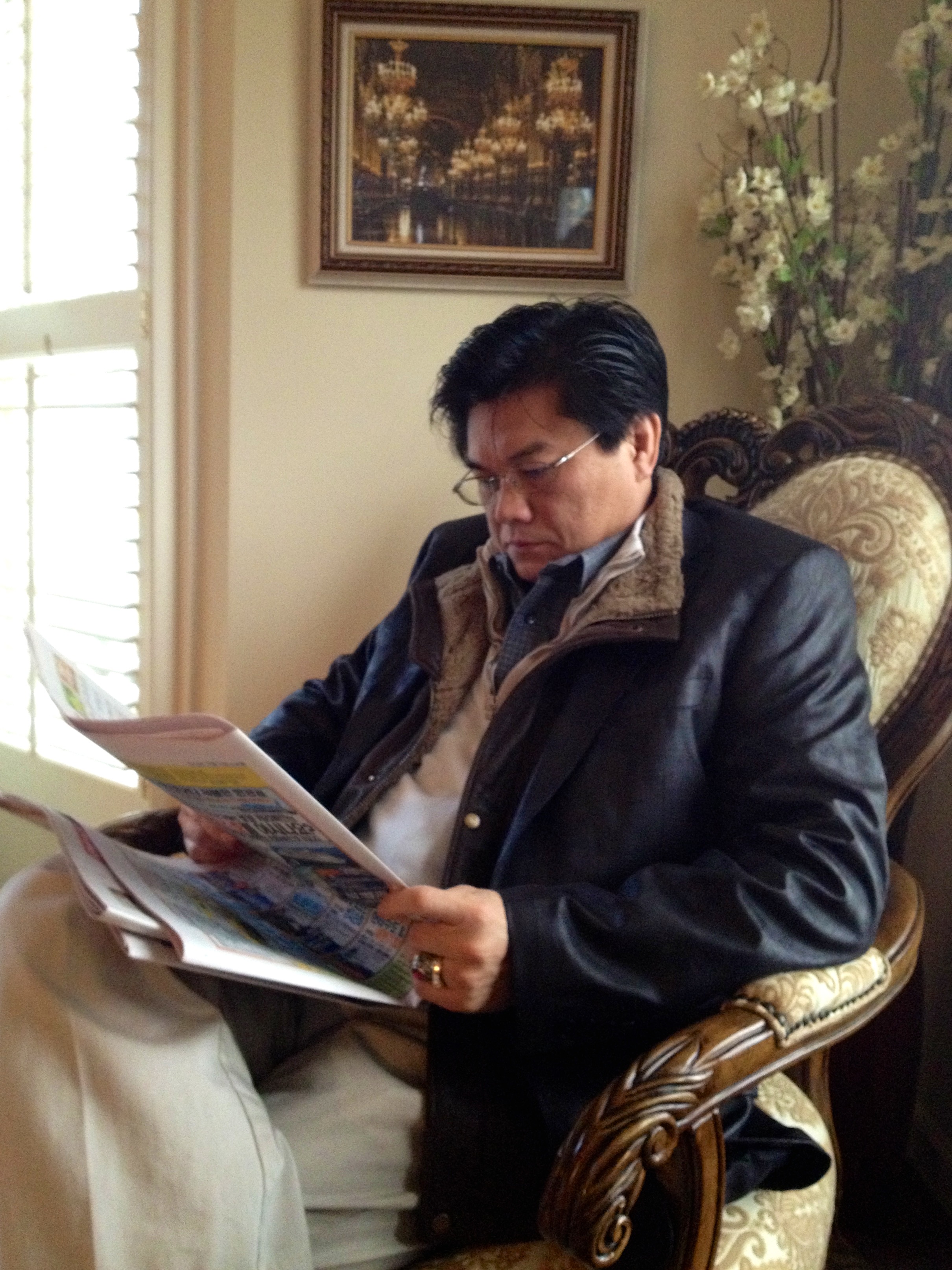photo of hyung park reading the paper