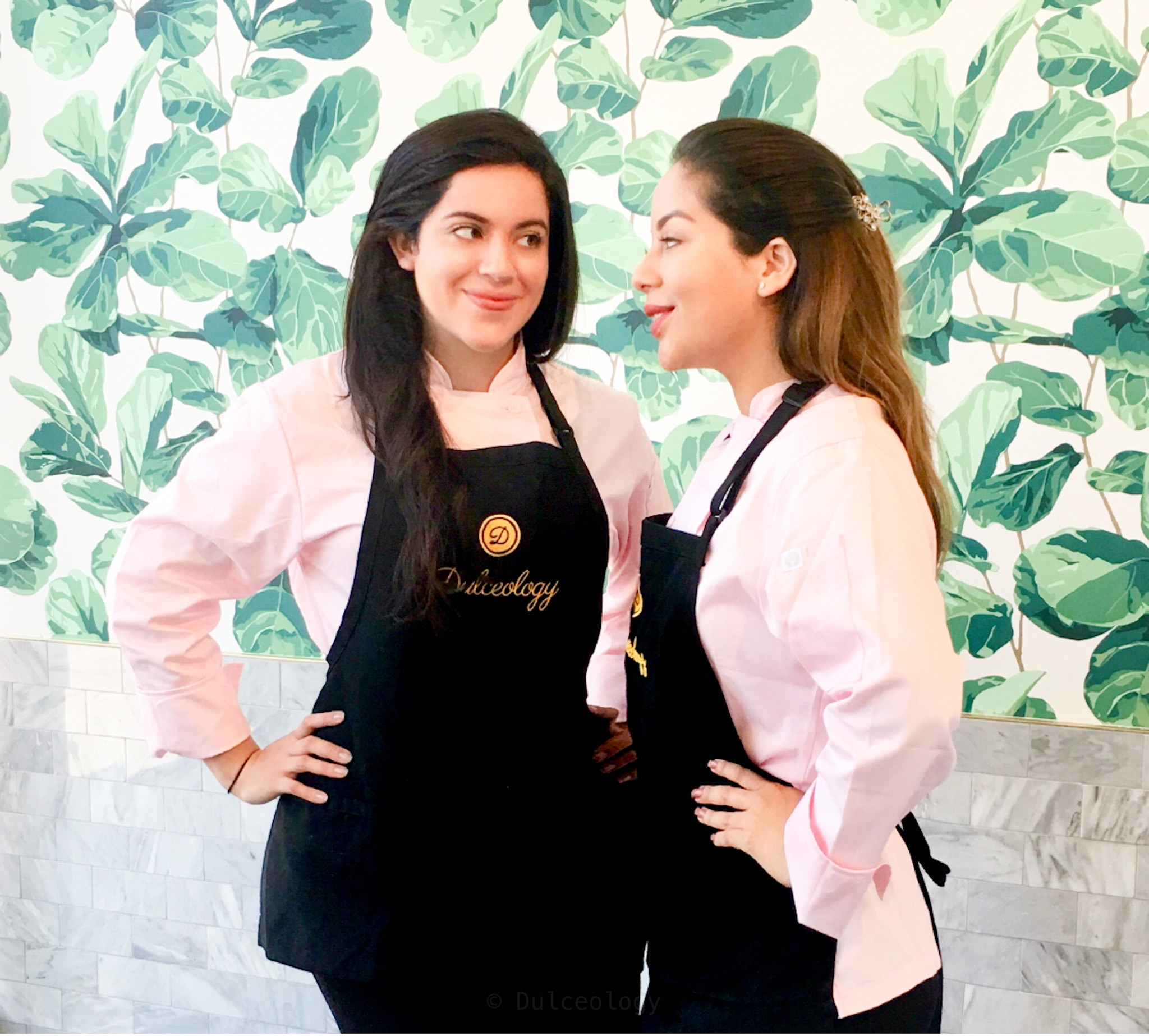 Edith Alejandra Leiva (l) and her sister Nicole Leiva (r) began selling alfajor cookies as a hobby and ended up being winners of