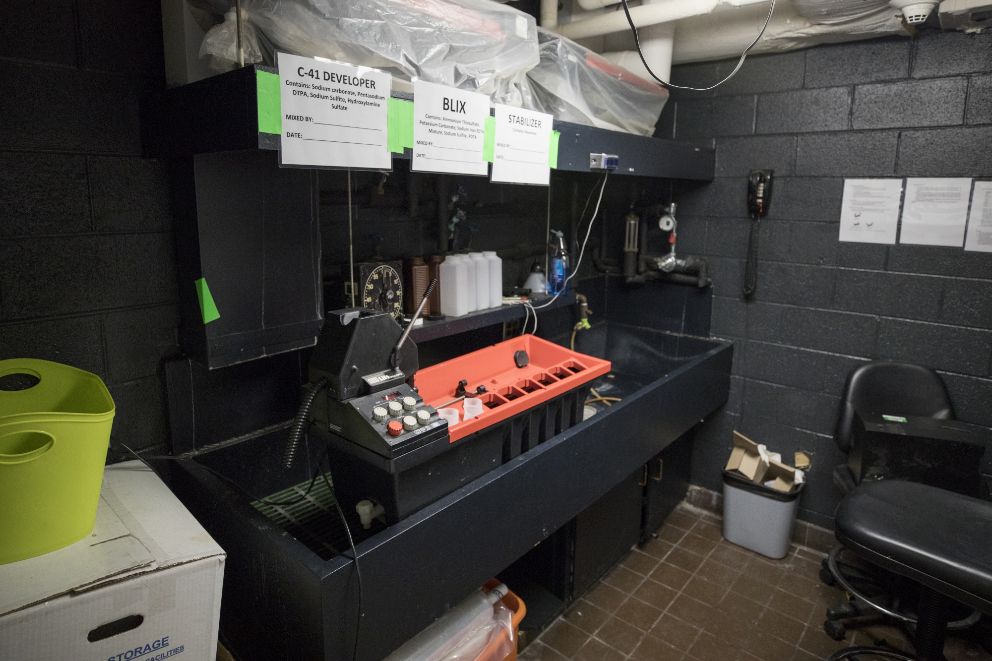 A color film processing lab