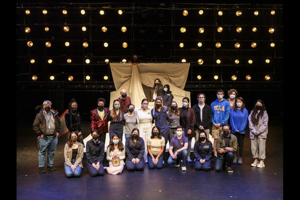 Actor performing in Everybody